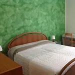 Agriturismo Gli Ulivi مزرعة للإقامة غارليندا