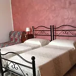 Agriturismo Gli Ulivi مزرعة للإقامة غارليندا