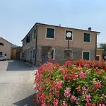 مزرعة للإقامة Agriturismo Gli Ulivi *